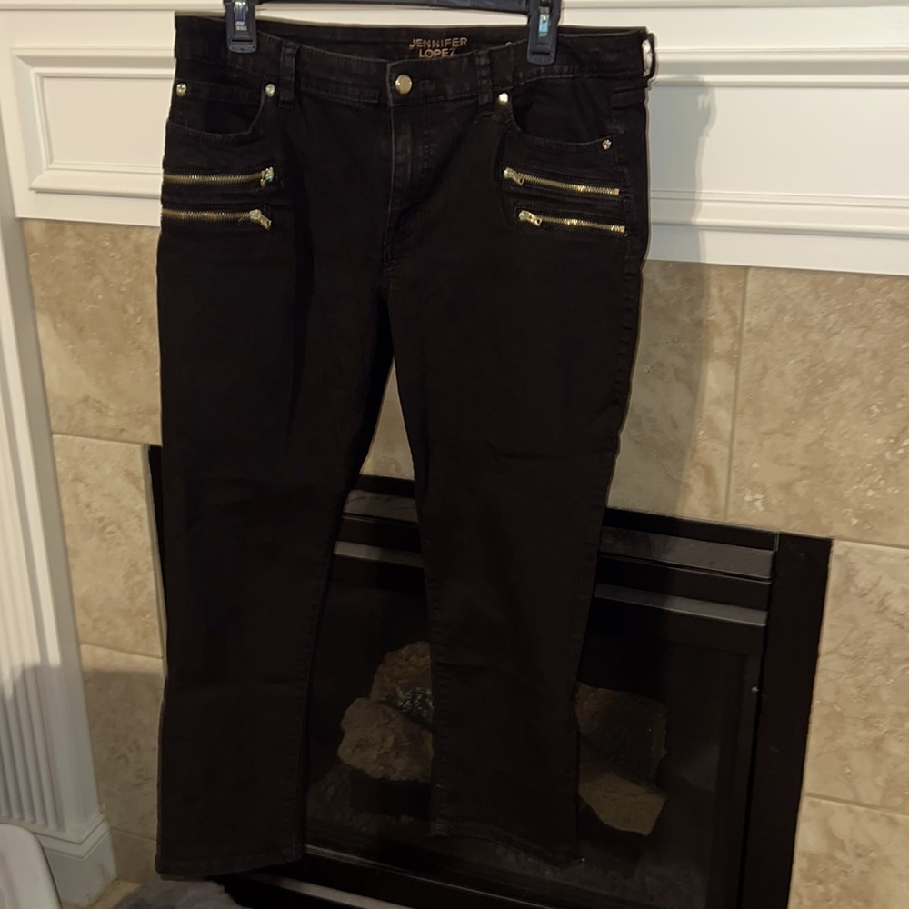 Sexy rocker vibes JLo capri pants